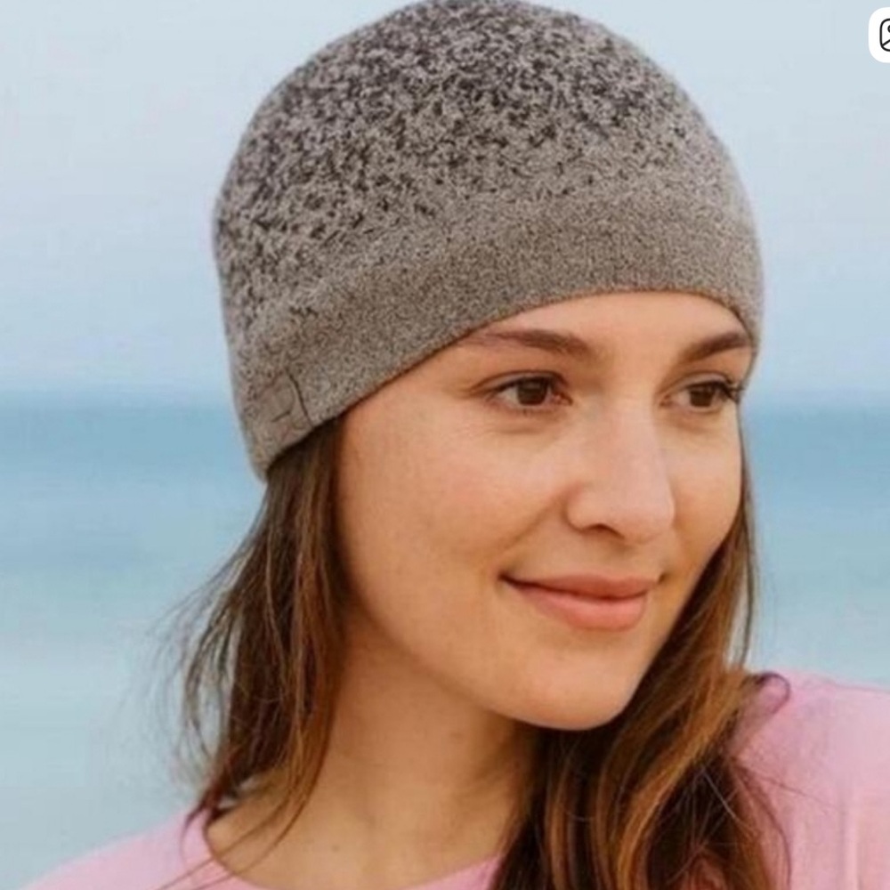 NWT‎ Barefoot Dreams Cozychic lite confetti beanie Smokey green and gray fog